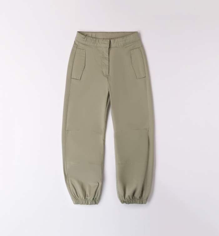 detail Dívčí kalhoty typu joggers s vysokým pasem IDO