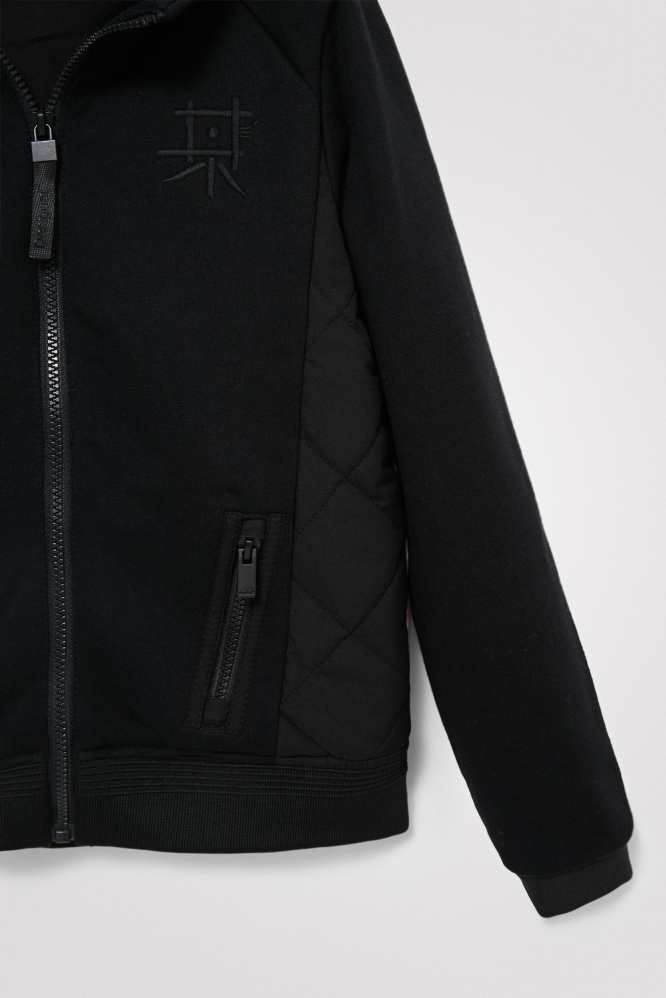 деталь Chlapecká černá plyšová mikina s kapucí DESIGUAL