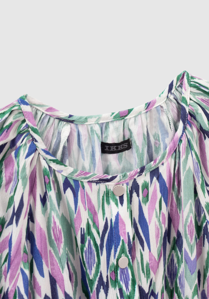 деталь Dívčí barevné šaty s grafickým potiskem - asymetrický lem s volánky IKKS