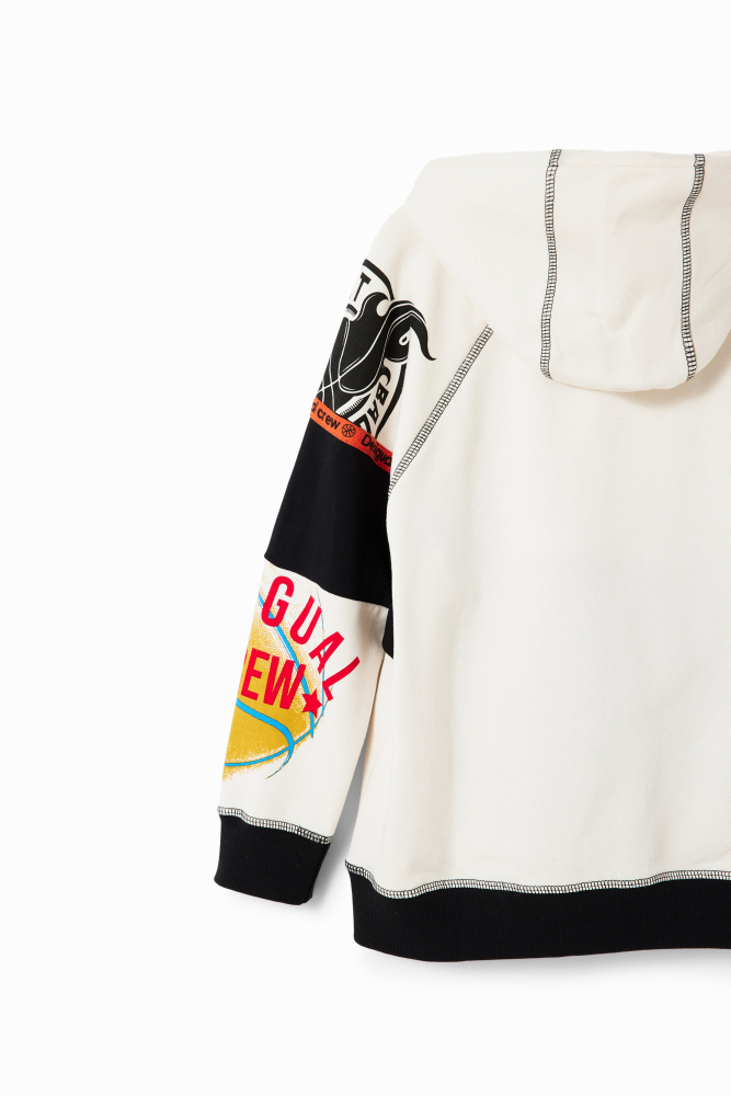 деталь Chlapecká volná mikina s kapucí s různými potisky ve sportovním stylu DESIGUAL