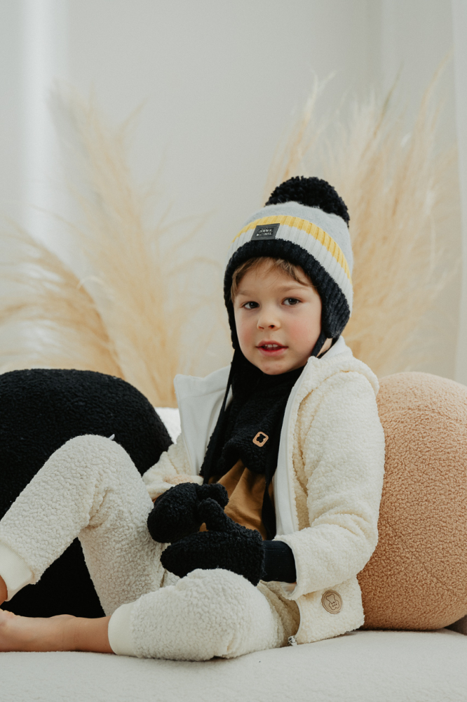 деталь Chlapecká čepice s bambulí JAMIKS