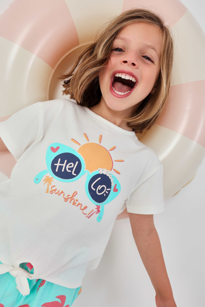 деталь Dívčí tričko s nápisem Hello Sunshine a uzlem BOBOLI