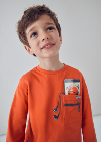 Chlapecké oranžové tričko s potiskem kapsy a basketbalovým motivem MAYORAL