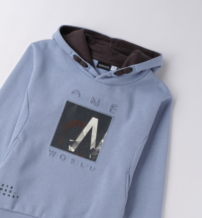 деталь Chlapecká modrá mikina s potiskem One World SARABANDA
