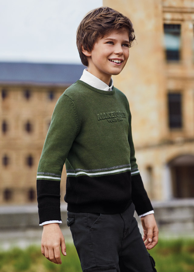 деталь Sweater with colorful stripes for a boy