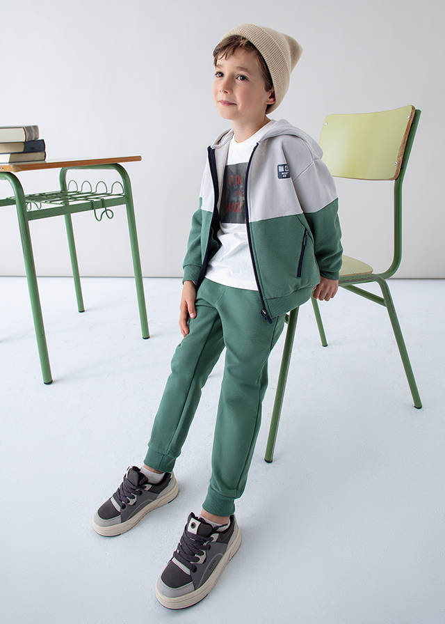 деталь Chlapecké teplákové kalhoty – tmavě zelené MAYORAL