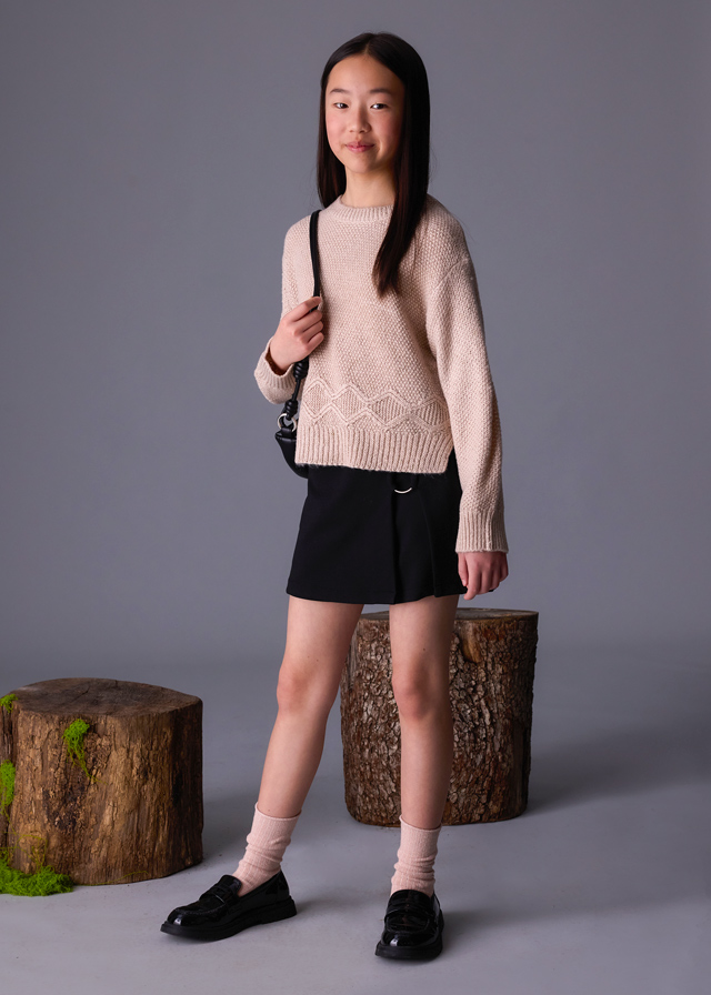 деталь Dívčí béžový pletený svetr s ozdobným vzorem MAYORAL