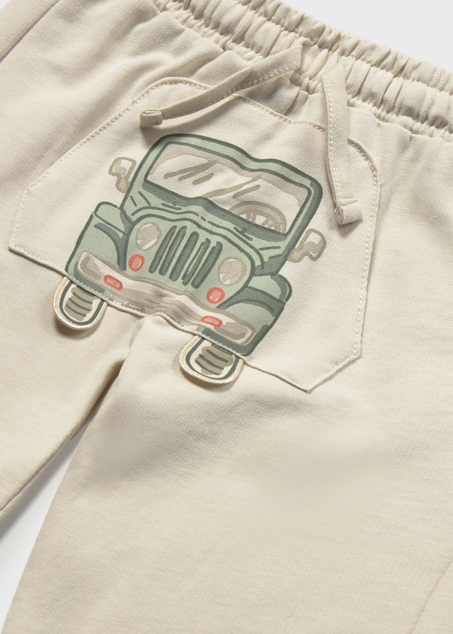 деталь Chlapecké teplakové kalhoty motivem terénního auta MAYORAL