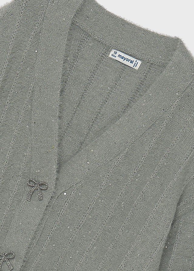 деталь Dívčí šedý pletený kardigan s knoflíky a vzorem MAYORAL