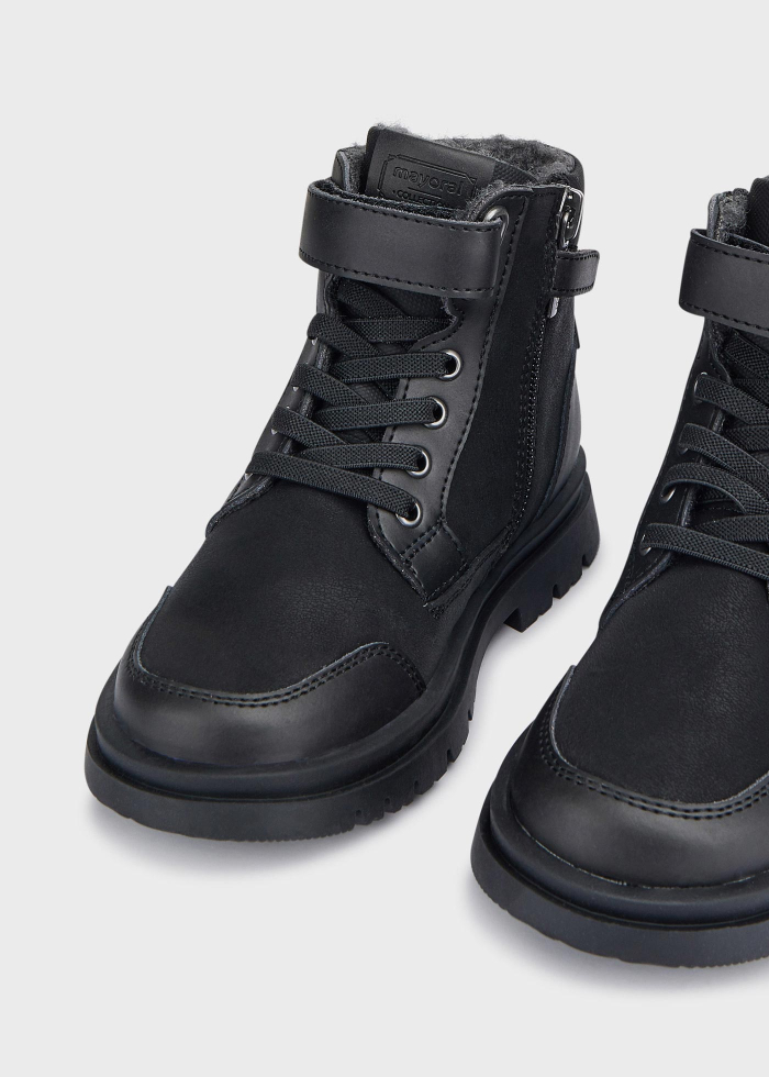 деталь Chlapecké kotníkové boty s podšívkou z umělé kožešiny MAYORAL