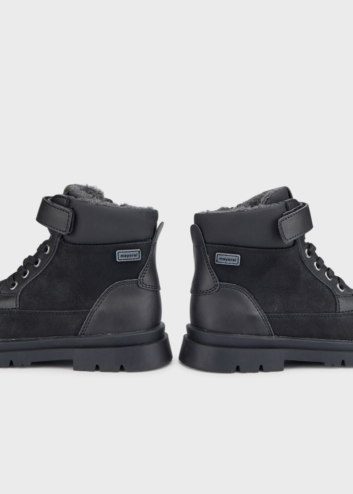 деталь Chlapecké kotníkové boty s podšívkou z umělé kožešiny MAYORAL