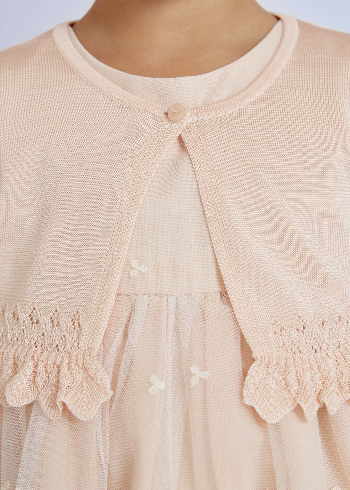 деталь Pletený kardigan s prolamovanými detaily na rukávech a těle ABEL & LULA