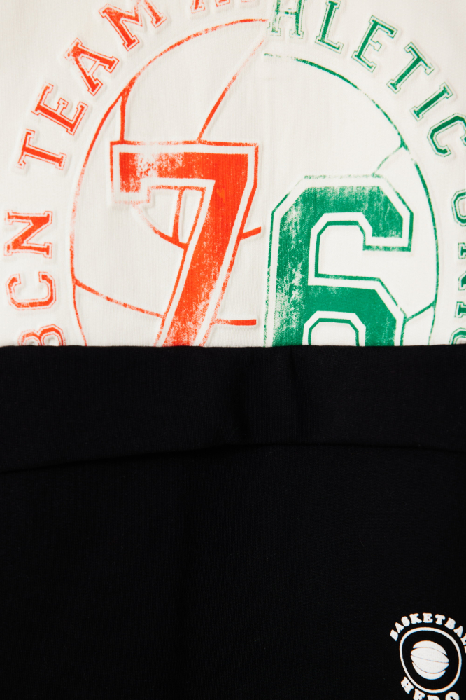 деталь Chlapecká volná mikina s kapucí s různými potisky ve sportovním stylu DESIGUAL